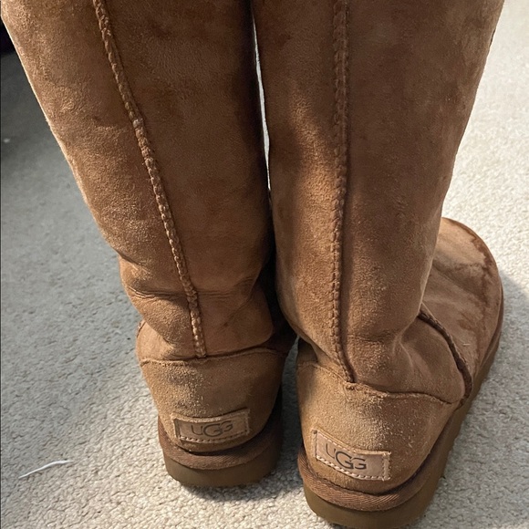 Tall UGG size 6 - snow stained. Offers welcome - Picture 2 of 5